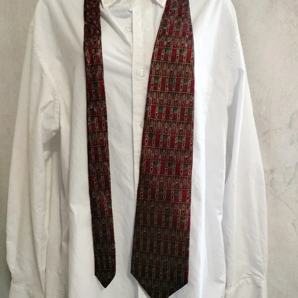 Roundtree and Yorke Necktie Tie  Silk Red Multicolored Geometric Jacquard USA